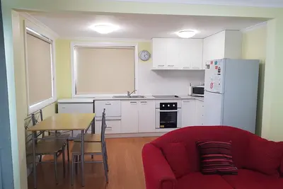 Image de Appartement 2 chambres confortable et entièrement indépendant au bord du lac