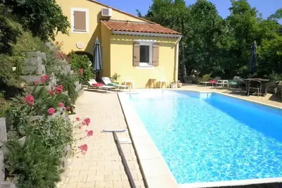 Image de Villa avec piscine privée, vue sur le Ventoux