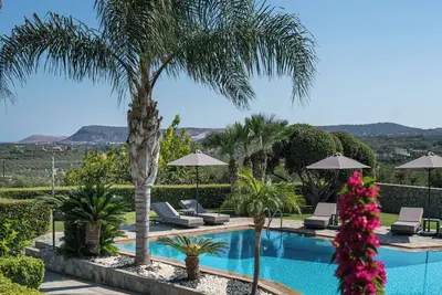 Image de Family friendly Villa with Private Pool, Kids play area, Ping pong table and Bbq