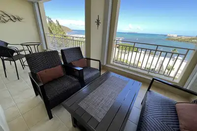 Image de Vues directes sur l'océan les plus incroyables! Vibrant Island Culture dans un condo de la taille d'une maison!