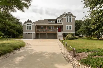 Image de Gagnant du défilé de maisons Obx, nouvelle maison immaculée, accès rapide et facile à la plage,
