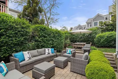 Image de # 101: Maison privée - Terrasse et jardin privés avec barbecue et parking, chiens bienvenus!