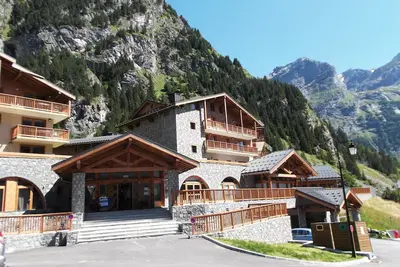 Image de Appartement cosy pour 8 avec alcôve | Accès piscine!