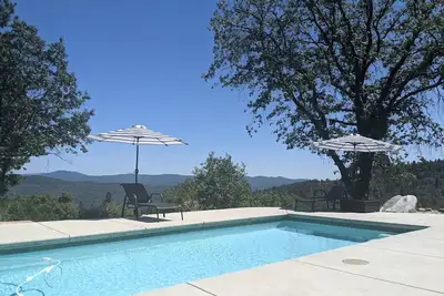 Image de Ranch privé avec vues et piscine, à quelques minutes du centre-ville de Murphys, à 30 km. à Bear Valley
