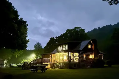 Image de Neige ski, explore dans les grottes, les mines de charbon, l'équitation, la pêche, le rafting et plus encore!