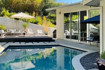 Image de Villa de luxe sur les collines d'Hollywood Parmi les stars