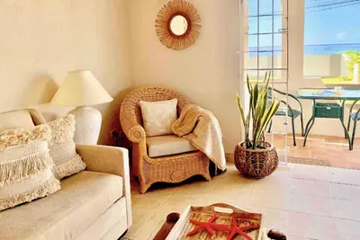 Image de Nouveau Oceanfacing One Bedroom Apt