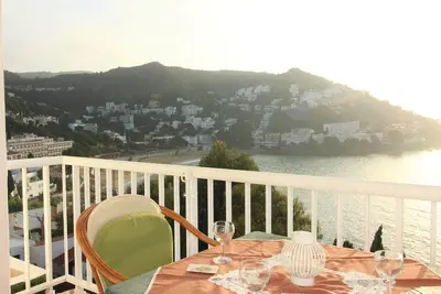 Image de Appartement très bien situé avec superbe vue mer de Canyelles Petites. <br>55m2 pour 6 pers.