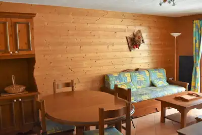 Image de Appartement lumineux avec terrasse, proche pistes et centre, idéal pour familles et Pmr