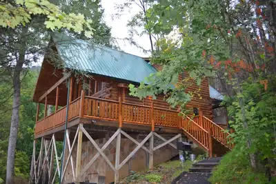 Image de Just Enuff Cabin - Le 5 étoiles Beautiful View à Gatlinburg a tout ce dont vous avez besoin!