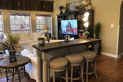 Image de Tivoli 4br 3. 5ba avec 6 Places Et 4 Places Golf Carts & Tram à travers Piscine fermer Plage