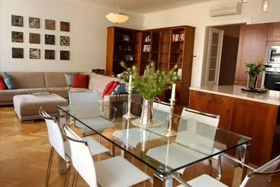 Image de Luxe design haut de gamme au cœur de la vieille ville. Spacieux, calme, parfait!