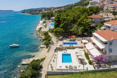 Image de Emplacement Exclusif Directement Sur La Plage Ap. \"Ivan\"! Nouvelle Piscine Ouverte!