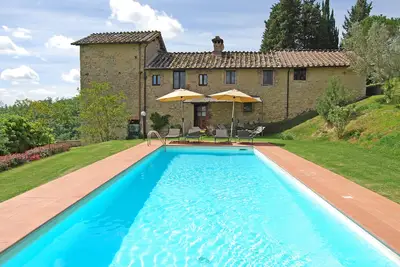 Pievasciata: Corps de ferme avec piscine sur 10 hectares au coeur du Chianti