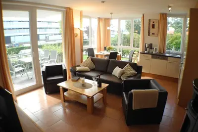 Image de Cosy et luxueusement meublé, avec vue partielle sur la mer