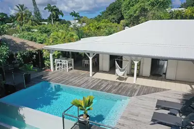 Image de Villa Avocatier Salt pool in a tropical garden