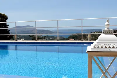 Image de Villa Hermes pour 1 à 6 pers, piscine privée, belle vue mer et montagne