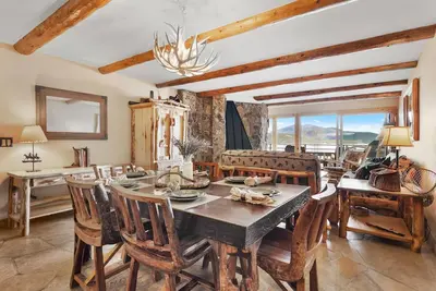 Image de Premier Scenic Lakefront Luxury Heart of Colorado Ski Country
