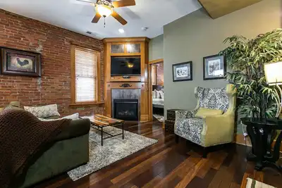 Image de Drake House- Fleur De Lis (Spa privé)