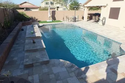 Image de Belle maison dans la vallée de San Tan Piscine chauffée et arrière-cour entièrement carrelée