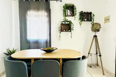 Image de Maison jumelée très bien equipée (chambres au 1ère étage) avec climatisation, piscine comm