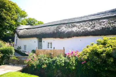 Image de Putsborough Manor Barn (4 couchages + lit bébé) Tennis Chiens Full Sky Jacuzzi Bbq Beach