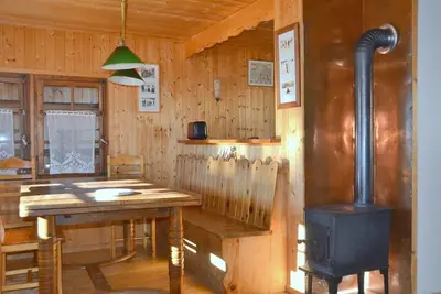 Image de Extérieur : appartement sur 2 étages dans un chalet, pour 8 personnes, balcon avec mobilier de jardi