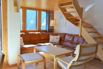 Image de Extérieur : appartement sous combles en duplex, pour 8 personnes, balcon avec mobilier de jardin -In