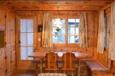 Image de Extérieur : chalet sur 3 étages au centre du village avec entrée au 1er étage, pour 5 personnes, gra