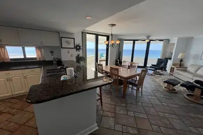 Image de Gulf Front Condo avec une vue imprenable!