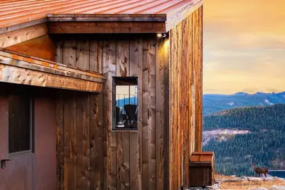 Image de Nouvelle inscription-Remodelage complet-Hot Tub-Fire Pit-parfait pour 2 couples ou 1 famille