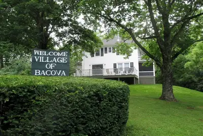Image de Quatre chambres, quatre bains, maison familiale et animaux acceptés