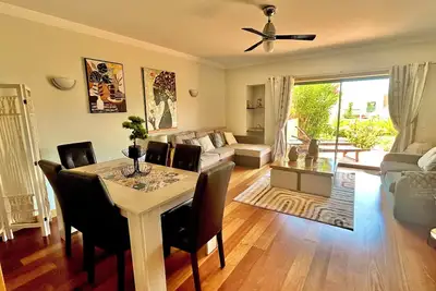 Image de Superbe 2 chambre Appartement Piscine Grand Central Location entièrement équipée Rez de chaussée