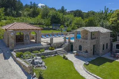 Image de Villa Marchelina Grubine - Belle villa en pierre avec 2 piscines