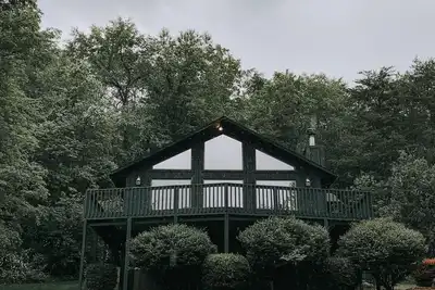 Image de 4 Br Lodge avec vue magnifique et bain à remous