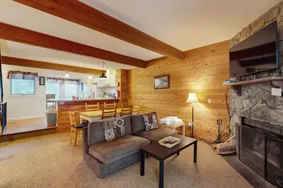 Image de Nouvelle Liste! Ski-in / out vue sur la montagne maison w / bain à remous, une cheminée et un quai partagé