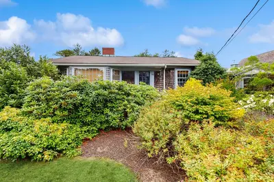 Image de Charmant cottage insulaire avec cheminée - proche de la ville et des plages!