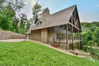 Image de Belle maison au bord du lac avec cuisine gastronomique, quai privé