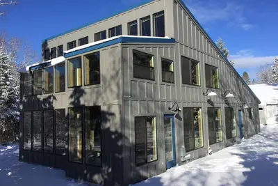 Image de Cabine moderne avec vue panoramique sur le mont Shasta