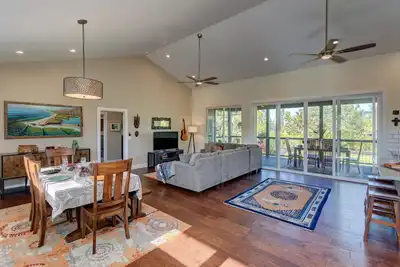 Image de Superbe maison sur privé, magnifiquement paysagé Acre - 3 chambres, 3 salles de bain