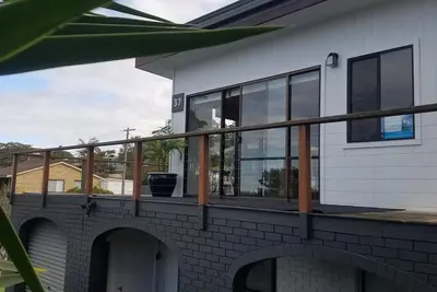 Image de Gerroa Surf et la propriété adjacente peuvent être réservés ensemble pour 18 personnes.