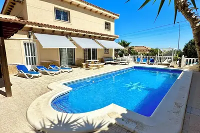 Villa De Luxe 6 Chambres Avec 12 Wifi - Table De Piscine - Tv Sky