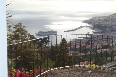 Image de Vue Splendide! Chaleureux appartement, jardin et barbecue!