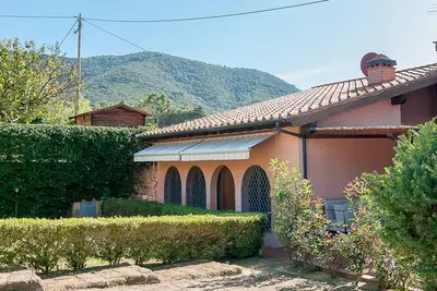 Image de Villa La Guardiola, 11 lits à 50 mètres de la plage. Ferry à prix réduit.