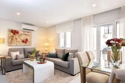 Image de Elegant Apartment in El Arenal Quarter. Velarde Ii