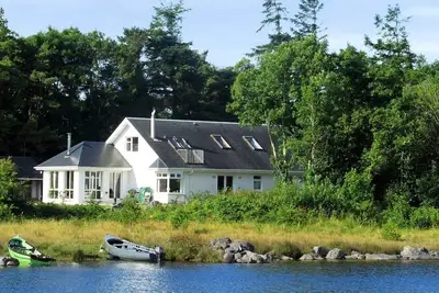 Image de Paisible, romantique, maison sur les bords du Lac Corrib, Connemara, Co. Galway