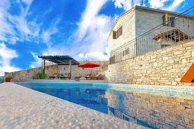 Image de Villa centenaire superbement restaurée, idéale pour des vacances en famille