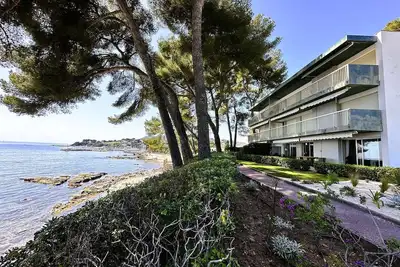 Image de Appartement climatisé pour 4 personnes avec vue mer et plage privée à Carqueiranne