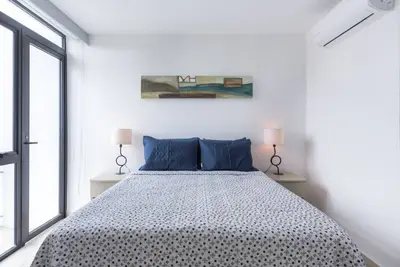 Tout nouveau magnifique penthouse confortable dans une communauté fermée