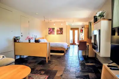 Image de Wine Country Studio dans le centre de Petaluma. Vue. Utilisation de la piscine.